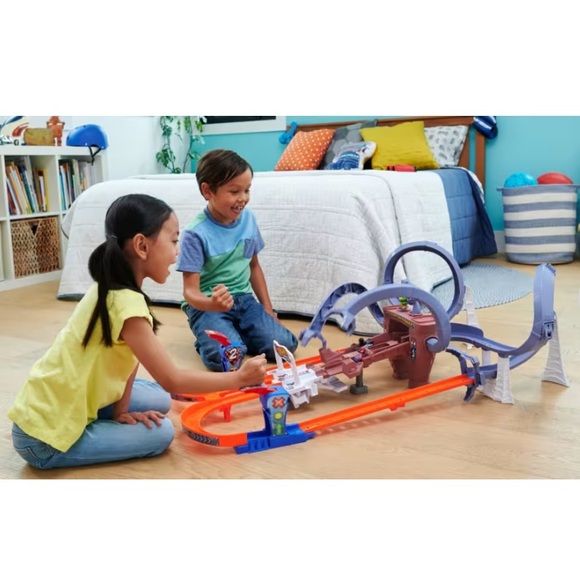 Hot Wheels Spider Man Racer Verse Track Set - Picture 2 of 14